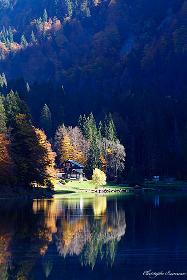 Lumière d'automne au Lac de Montriond - Haute-Savoie