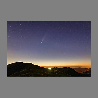 Comète Néowise au crépuscule - Photo Nightscape - Haute-Savoie