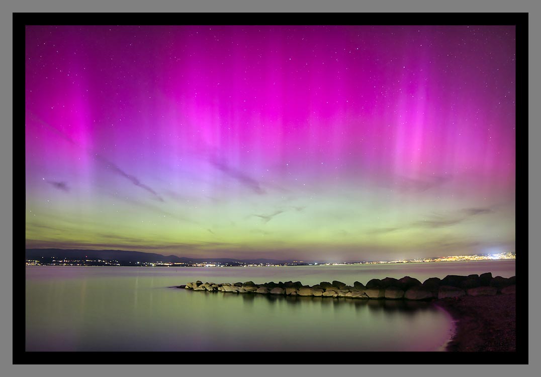 "Aurora borealis" Les plus belles photos du lac Léman sous les aurores boréales 2024 par Christophe Bourreau
