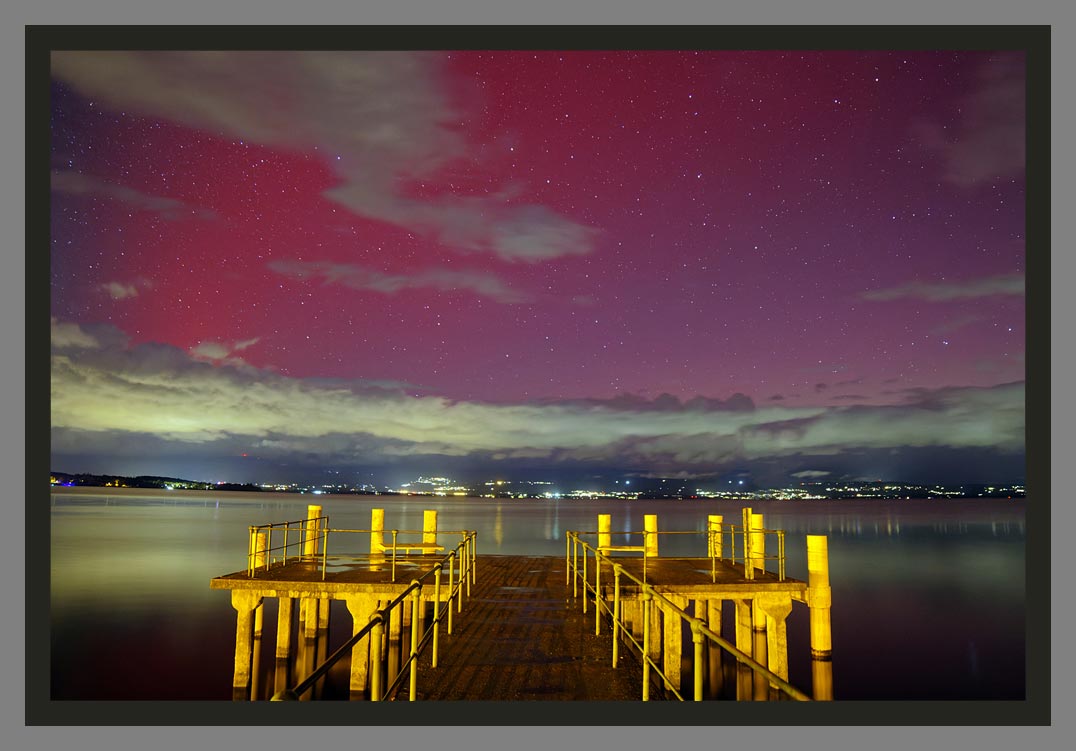 "Northern lights" Les plus belles photos du lac Léman sous les aurores boréales 2024 par le photographe Christophe Bourreau