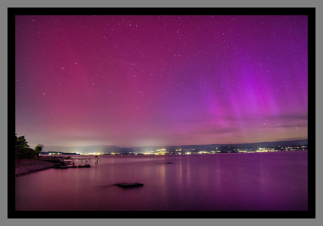 "Aurores boréales" Les plus belles photos du lac Léman sous les aurores boréales 2024 par le photographe Christophe Bourreau