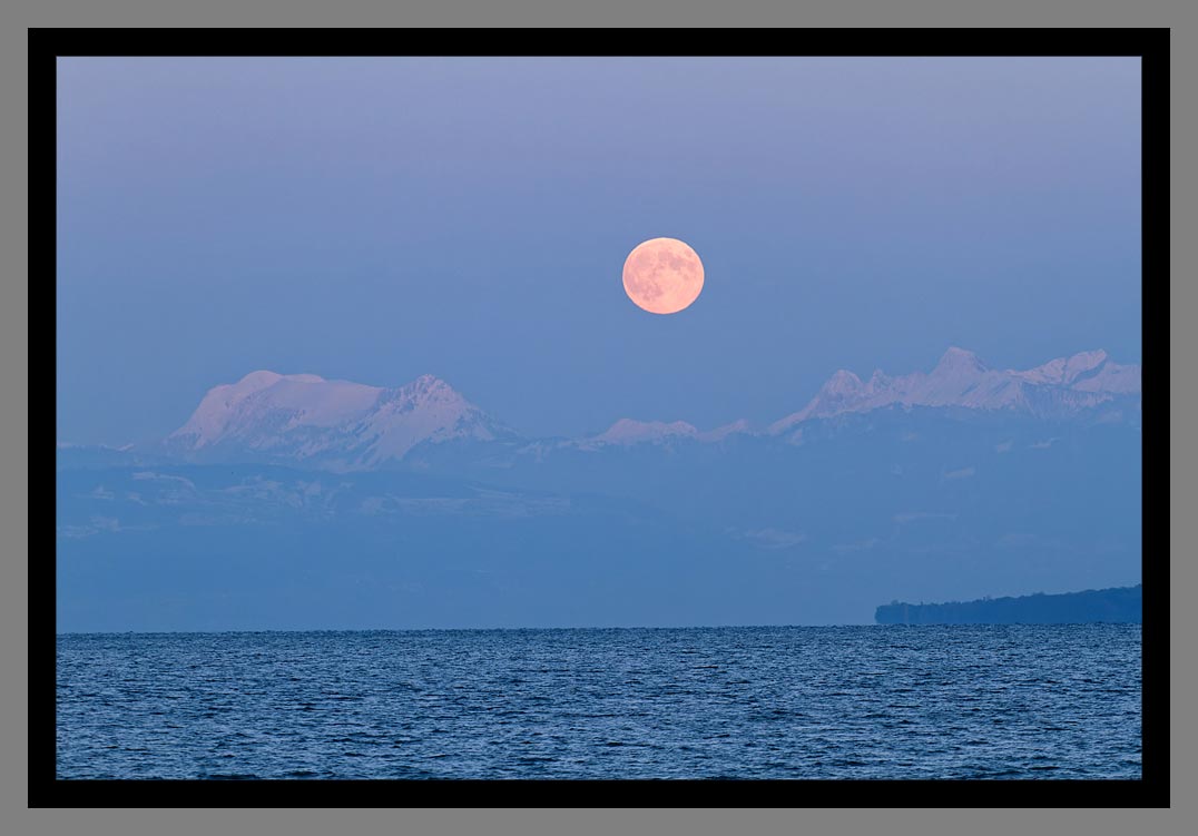 "Pleine lune sur le Moléson - Suisse" Les plus belles photos du lac Léman par le photographe Christophe Bourreau