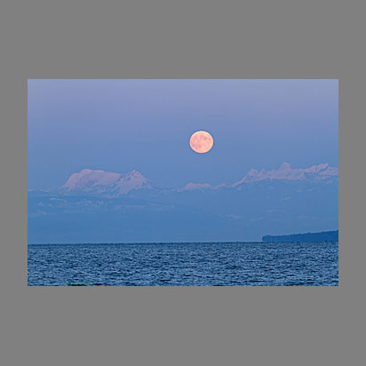 Lever de la pleine lune sur les alpes suisses (Moléson) et le lac Léman - Photo Christophe Bourreau