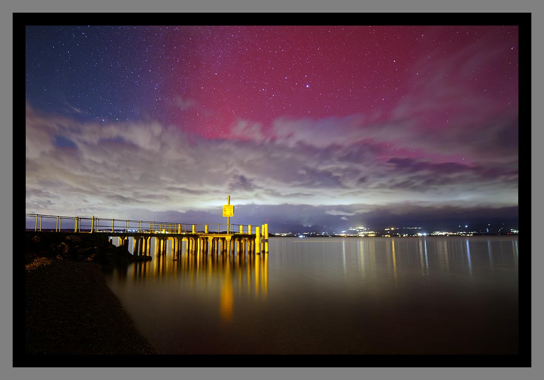 "Aurores boréales 2024" Les plus belles photos du lac Léman sous les aurores boréales par le photographe Christophe Bourreau
