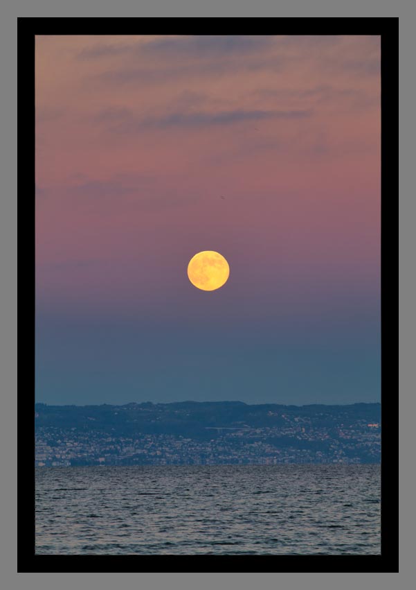 Plein lune sur Lausanne : les plus belles photos du Lac Léman par Christophe Bourreau