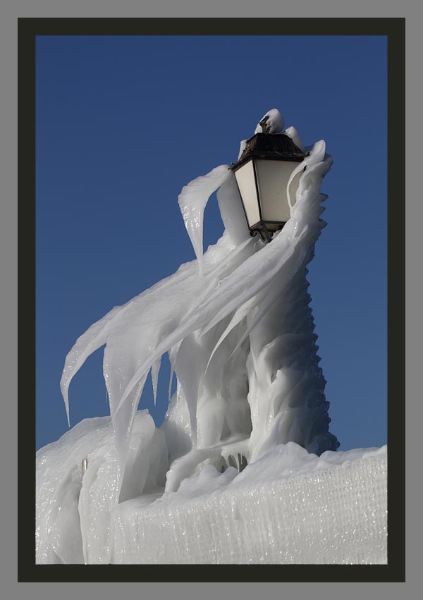 Lac Léman gelé : les plus belles photos de glace du Lac Léman par Christophe Bourreau