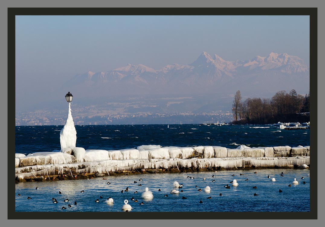 Yvoire sous la glace hiver 2012 Lac Léman gelé 