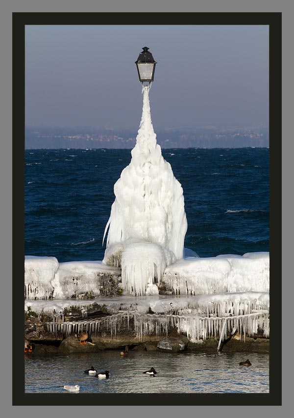 Lac Léman gelé : les plus belles photos de glace du Lac Léman par Christophe Bourreau