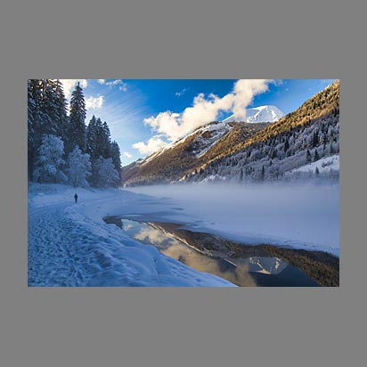 Lac de Montriond en hiver - Reflet de Nantaux par le photographe Christophe Bourreau