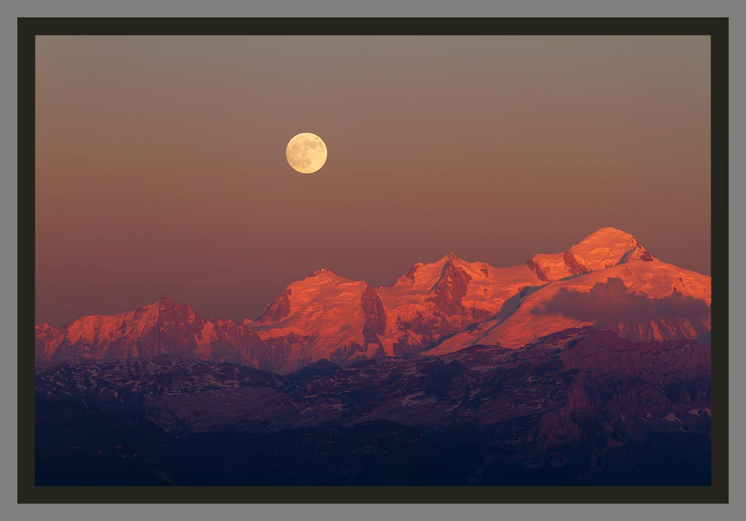 "Full moon II Lever de la pleine lune sur le Mont-Blanc". Les plus belles photos  du Mont-blanc par le photographe Christophe Bourreau