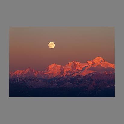 Pleine lune sur le massif du Mont-Blanc - Les plus belles photo du Mont-blanc par le photographe Christophe Bourreau