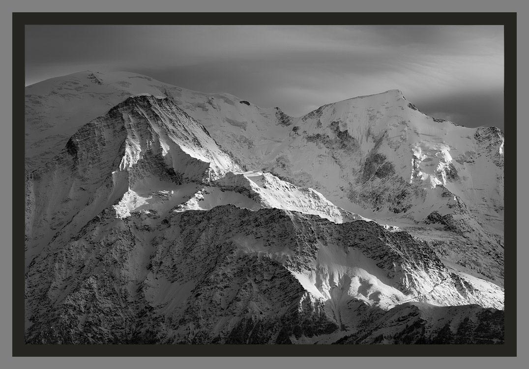 "Mont-Blanc en noir et blanc". Les plus belles photos  du Mont-blanc par le photographe Christophe Bourreau