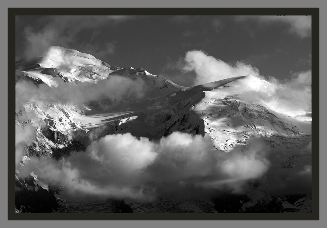 "Mont-Blanc en noir et blanc". Les plus belles photos  du Mont-blanc par le photographe Christophe Bourreau