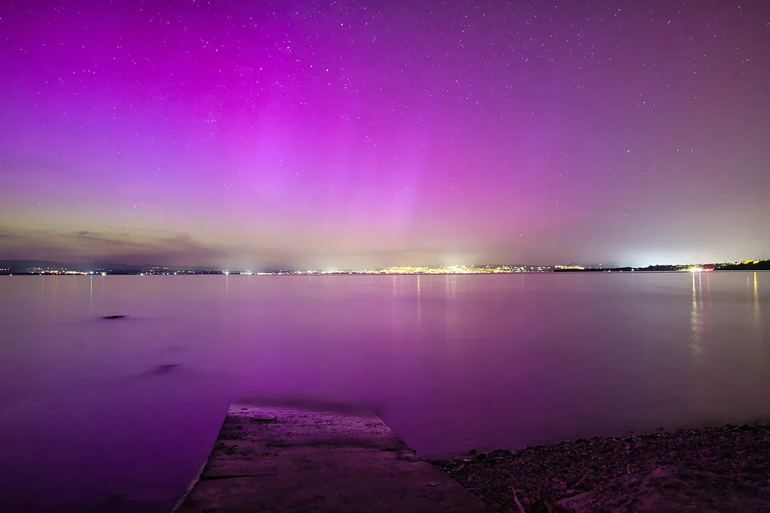 Lac Léman sous les aurores polaires - les plus belles photos du photographe Christophe Bourreau