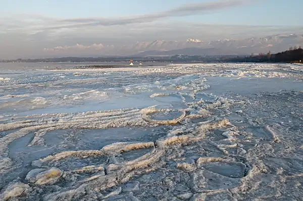 Lac Léman gelé - vague de froid 2012 - les plus belles photos du photographe Christophe Bourreau