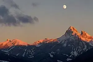 Dent d'Oche et la lune