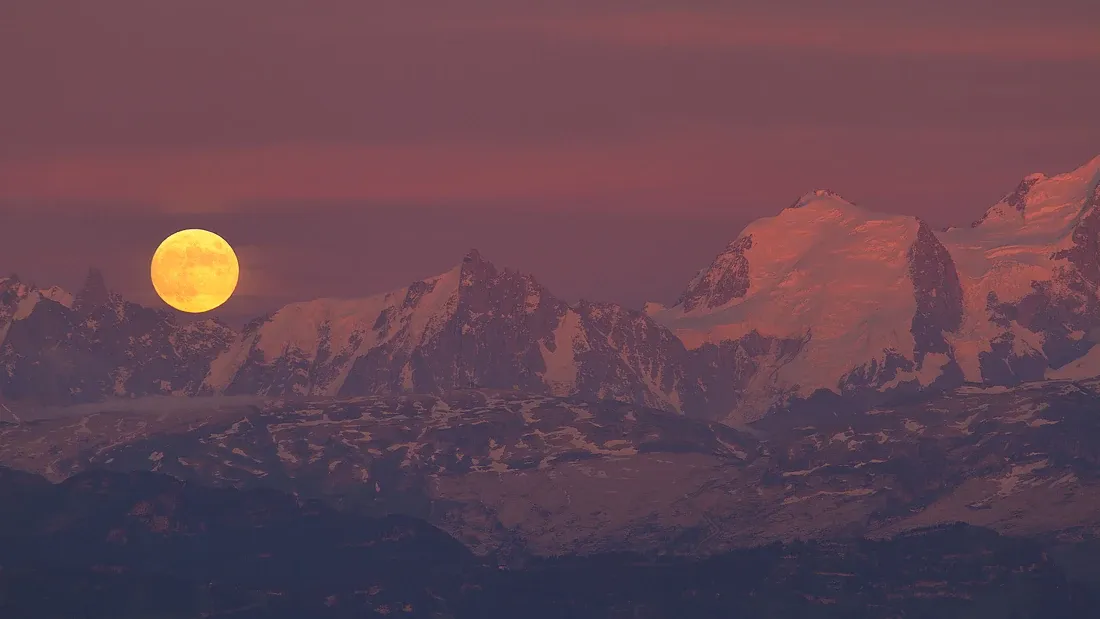 Les plus belles photos de pleine lune par le photographe Christophe Bourreau