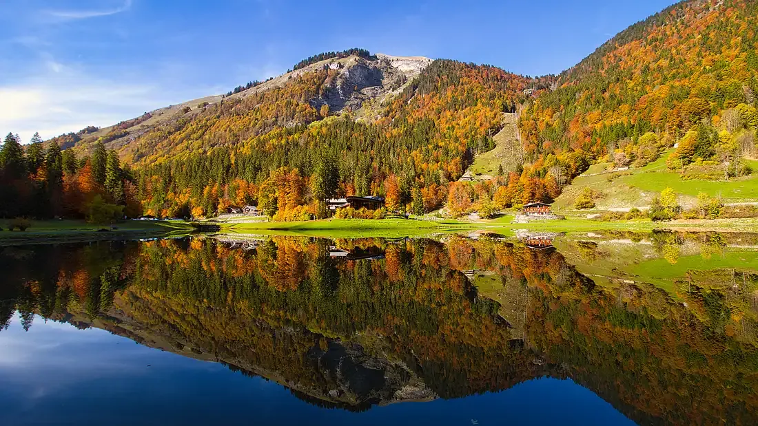 stage photo de paysage de montagne au lac de Montriond
